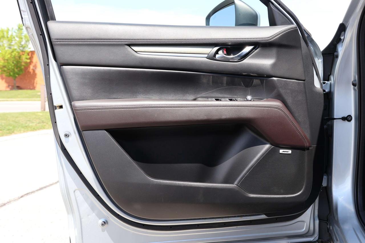 2021 Mazda CX-5 SIGNATURE-AWD/360 CAM/NAV/ADAPT CRUISE/BLIS/P SENSORS/LANE ASSIST/LEATHER/H & C SEATS/SUNROOF/KEYLESS/CARPLAY Photo