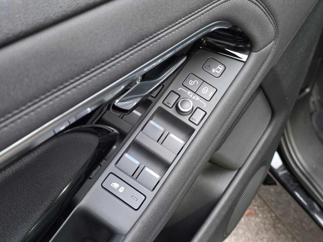 2020 Land Rover Range Rover Evoque P250 SE Photo