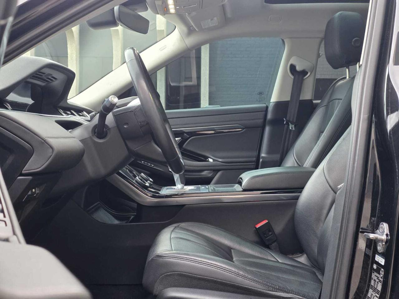 2020 Land Rover Range Rover Evoque P250 SE Photo