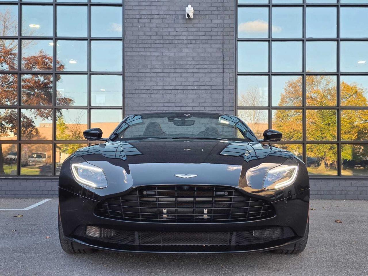 2020 Aston Martin DB11 Volante Photo2