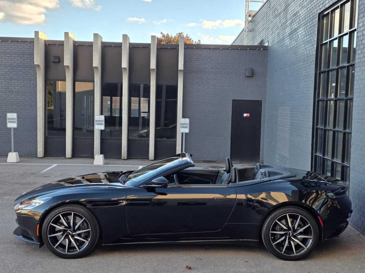 2020 Aston Martin DB11 Volante Photo