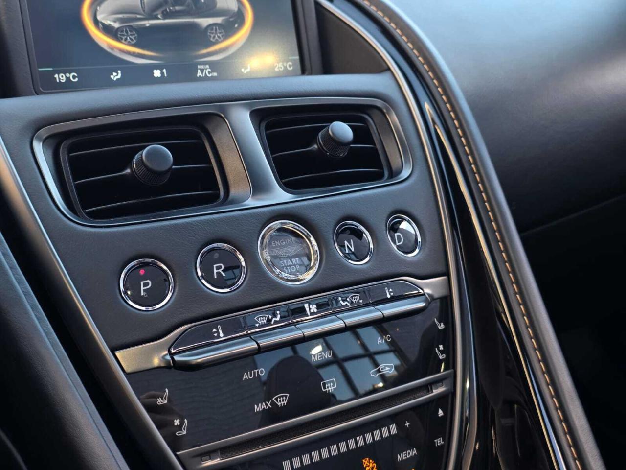 2020 Aston Martin DB11 Volante Photo