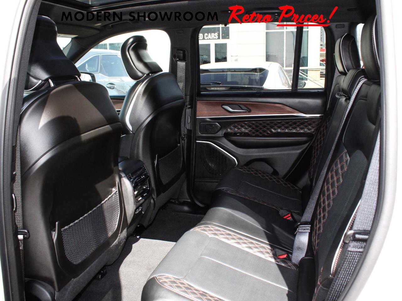 2025 Jeep Grand Cherokee Summit 4x4 **LowMileage**  Gps BkpCam SiriusXM Photo