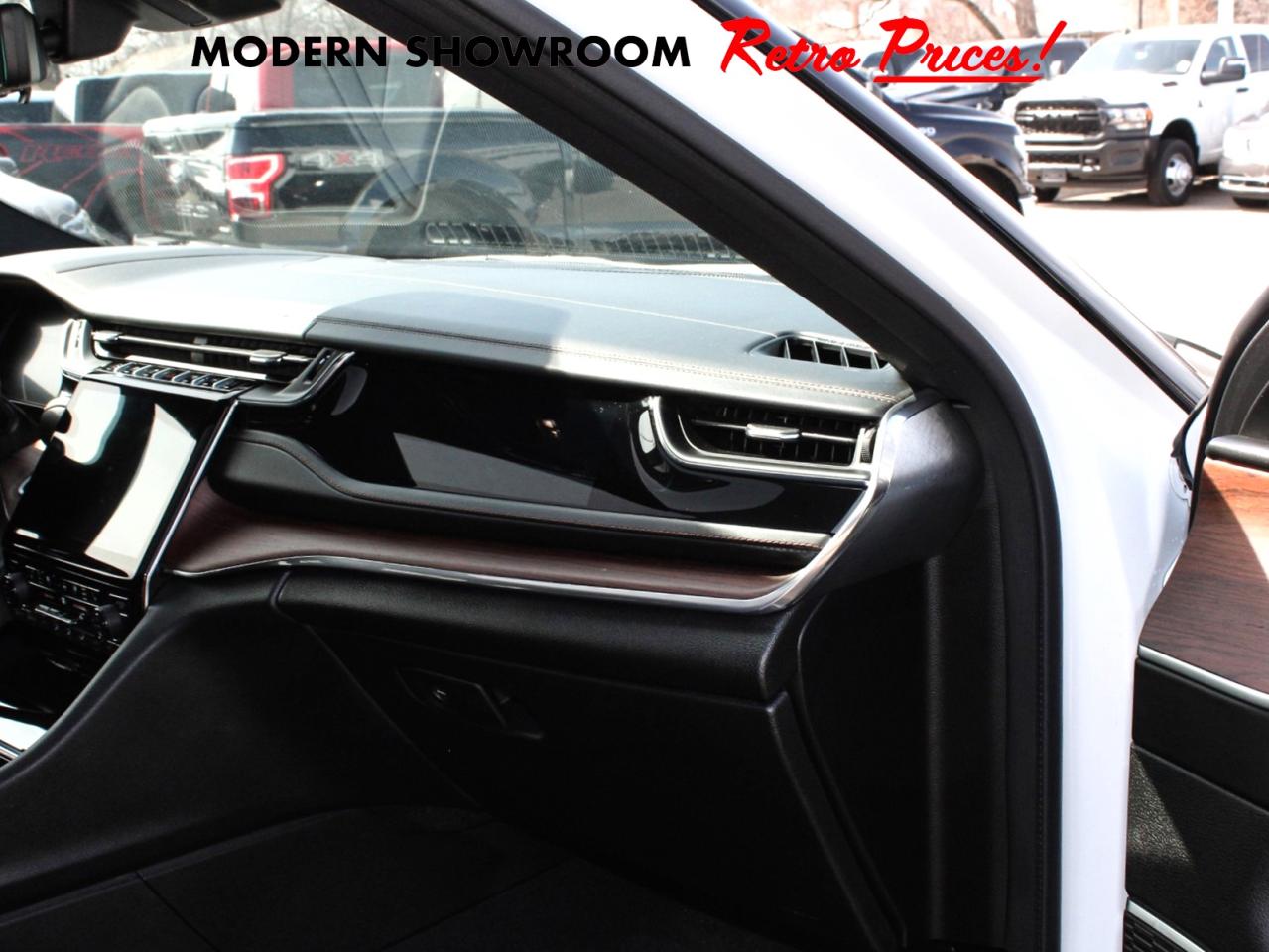 2025 Jeep Grand Cherokee Summit 4x4 **LowMileage**  Gps BkpCam SiriusXM Photo