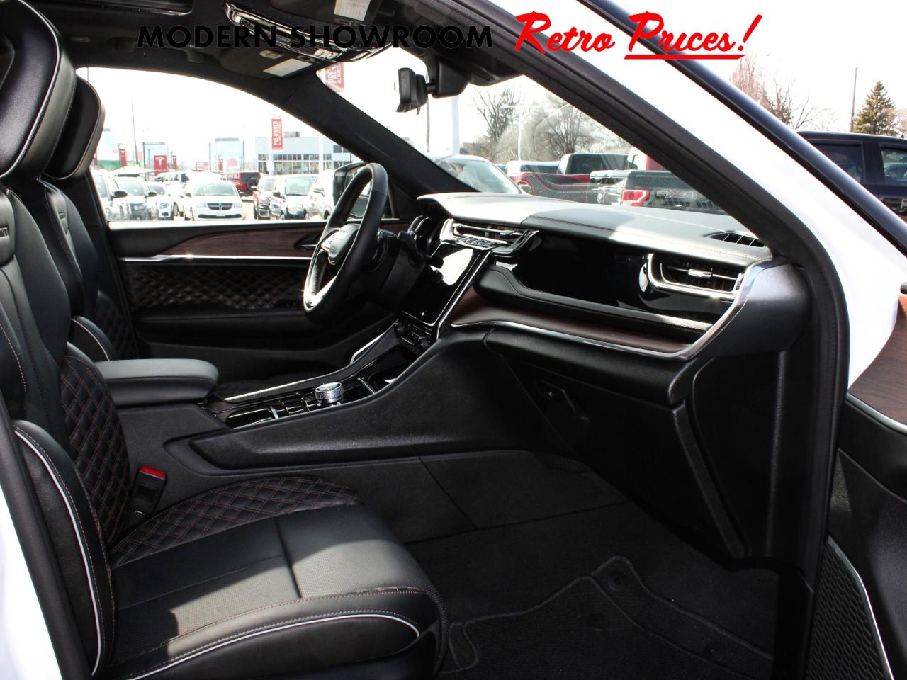 2025 Jeep Grand Cherokee Summit 4x4 **LowMileage**  Gps BkpCam SiriusXM Photo