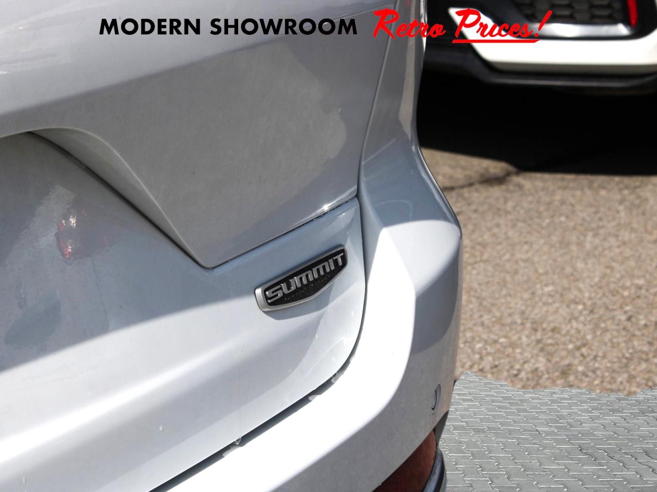 2025 Jeep Grand Cherokee Summit 4x4 **LowMileage**  Gps BkpCam SiriusXM Photo