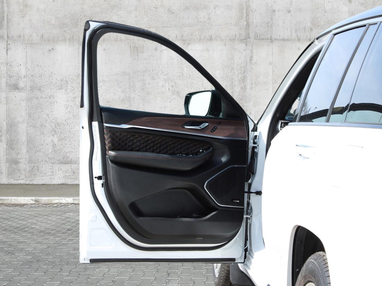 2025 Jeep Grand Cherokee Summit 4x4 **LowMileage**  Gps BkpCam SiriusXM Photo