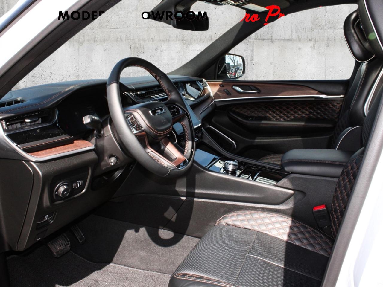 2025 Jeep Grand Cherokee Summit 4x4 **LowMileage**  Gps BkpCam SiriusXM Photo