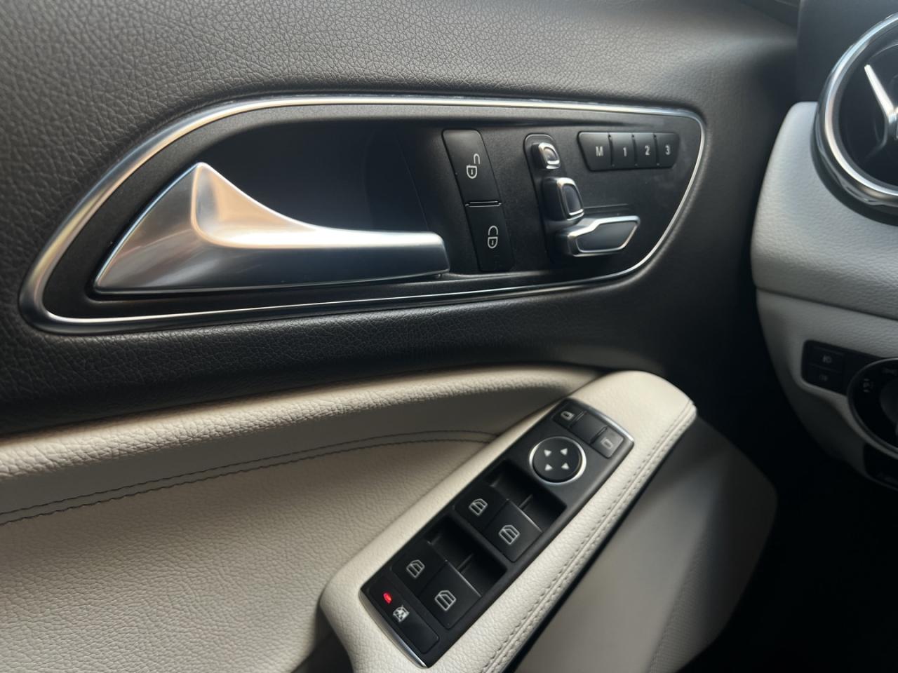 2018 Mercedes-Benz GLA-Class 250 4MATIC   Leather   Pano Roof   Htd Seats Photo