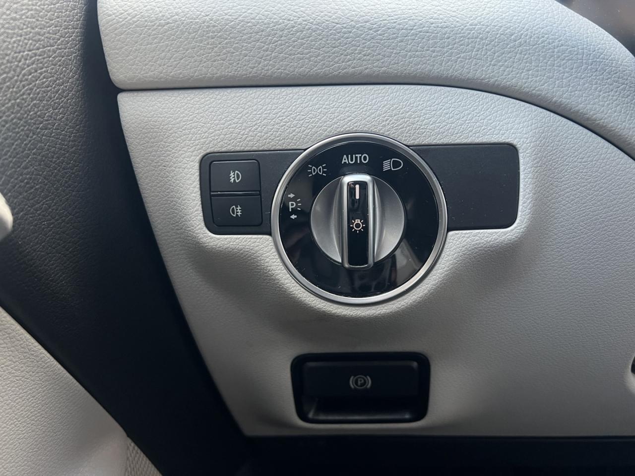 2018 Mercedes-Benz GLA-Class 250 4MATIC   Leather   Pano Roof   Htd Seats Photo