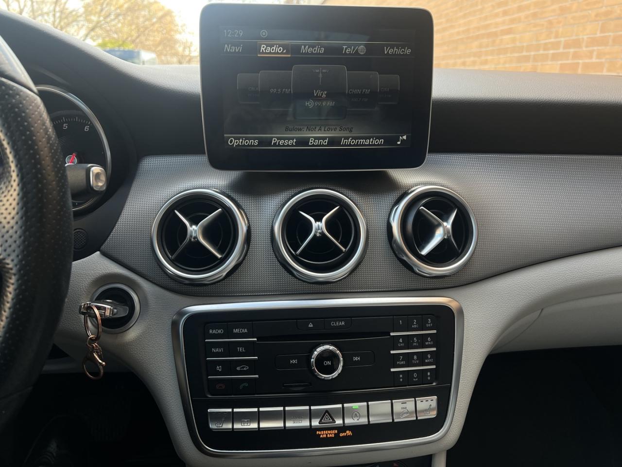 2018 Mercedes-Benz GLA-Class 250 4MATIC   Leather   Pano Roof   Htd Seats Photo