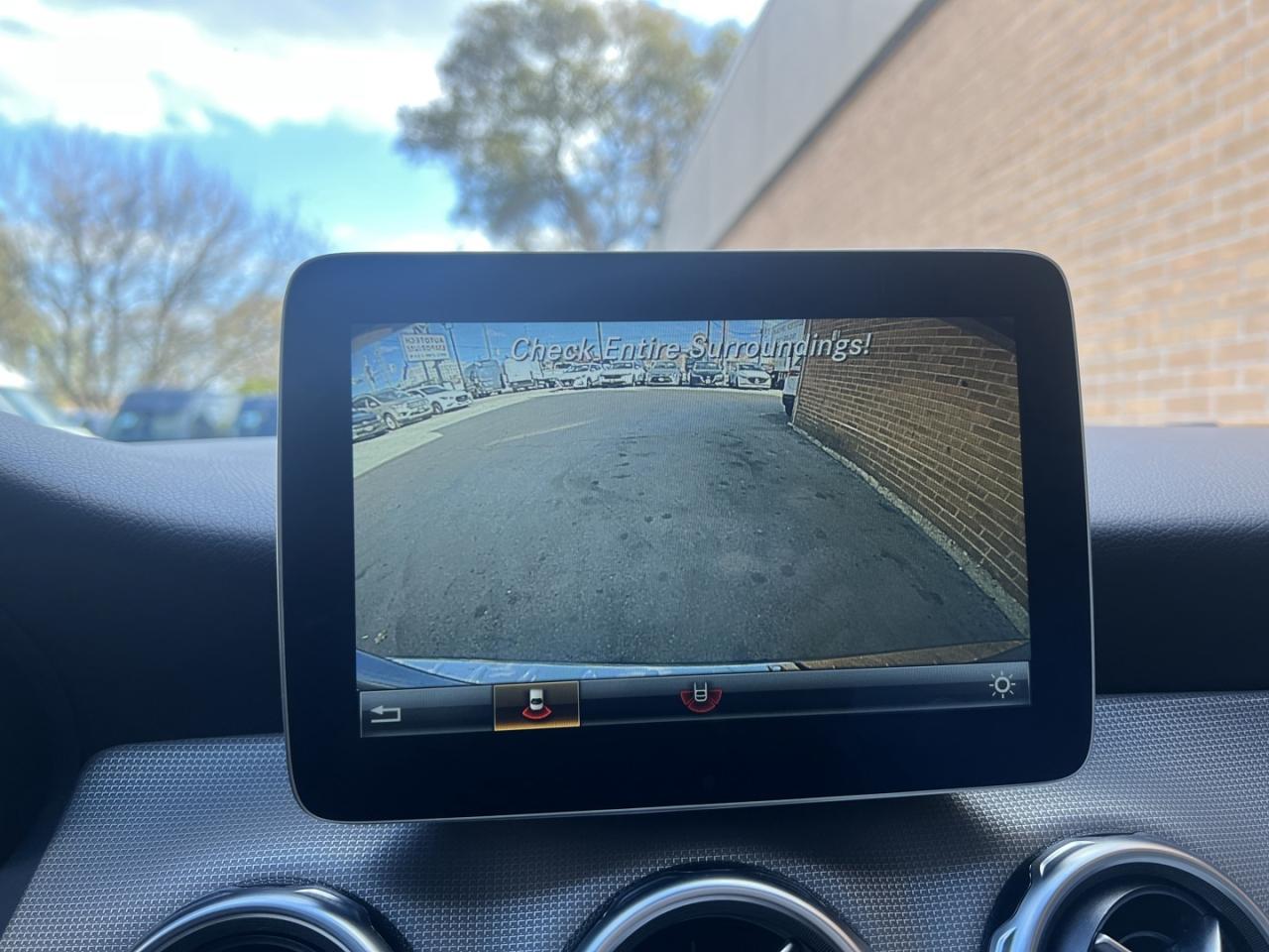 2018 Mercedes-Benz GLA-Class 250 4MATIC   Leather   Pano Roof   Htd Seats Photo