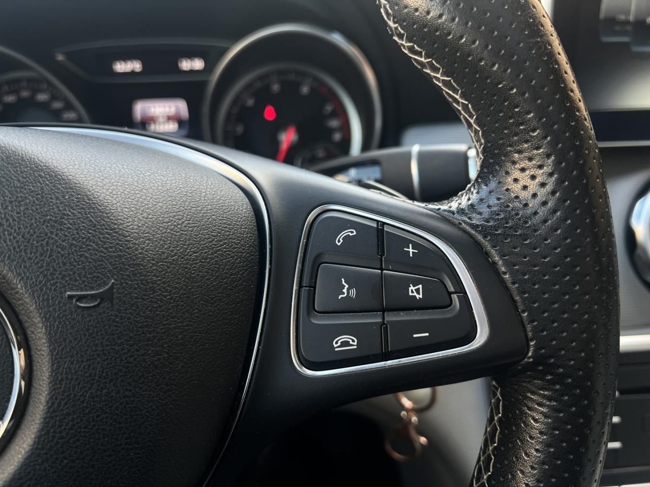 2018 Mercedes-Benz GLA-Class 250 4MATIC   Leather   Pano Roof   Htd Seats Photo