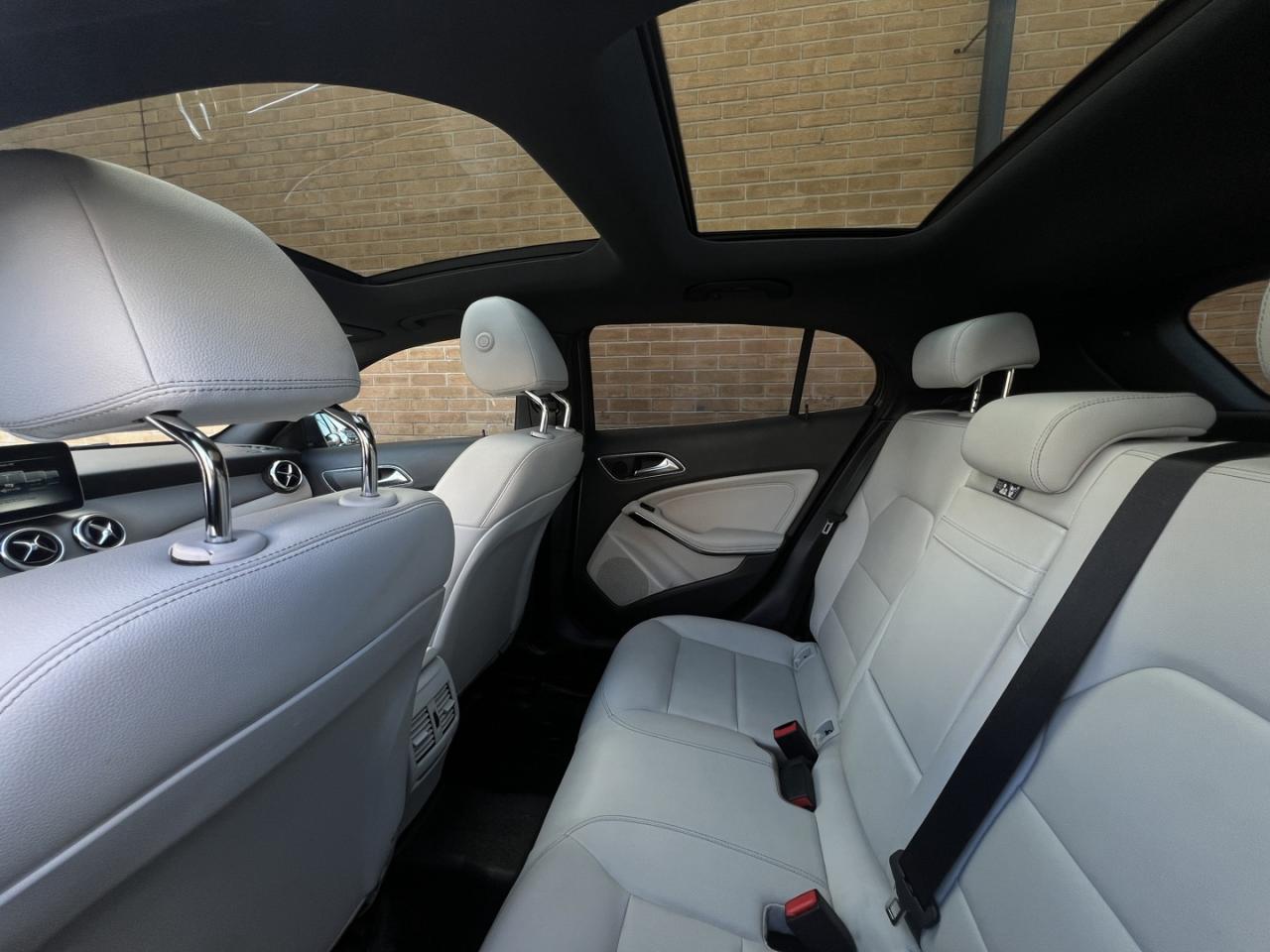 2018 Mercedes-Benz GLA-Class 250 4MATIC   Leather   Pano Roof   Htd Seats Photo