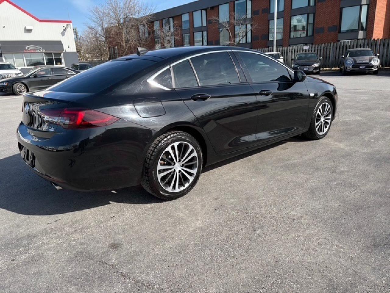 2019 Buick Regal Hatchback AWD Photo3
