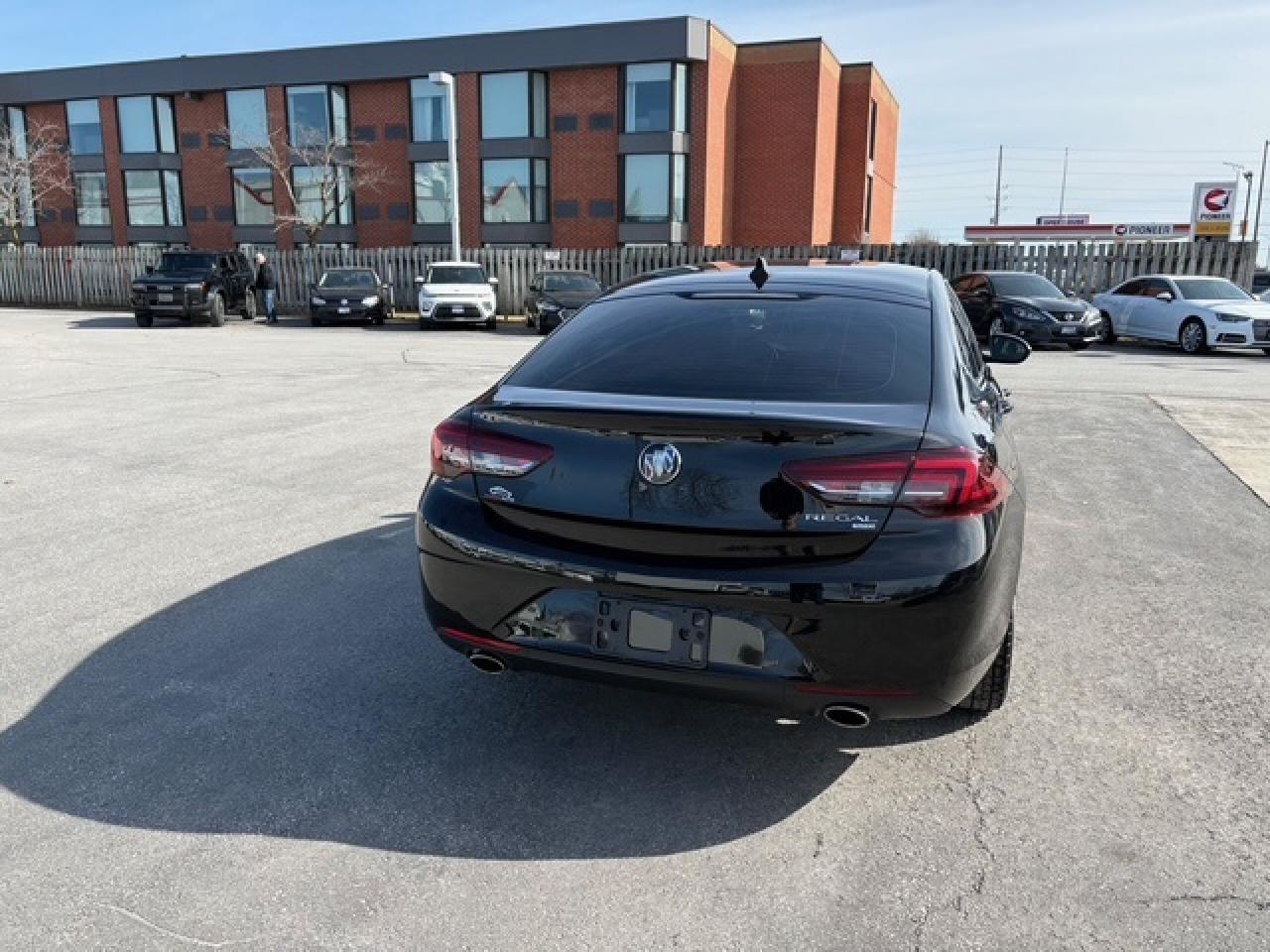 2019 Buick Regal Hatchback AWD Photo2