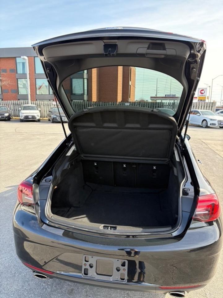 2019 Buick Regal Hatchback AWD Photo