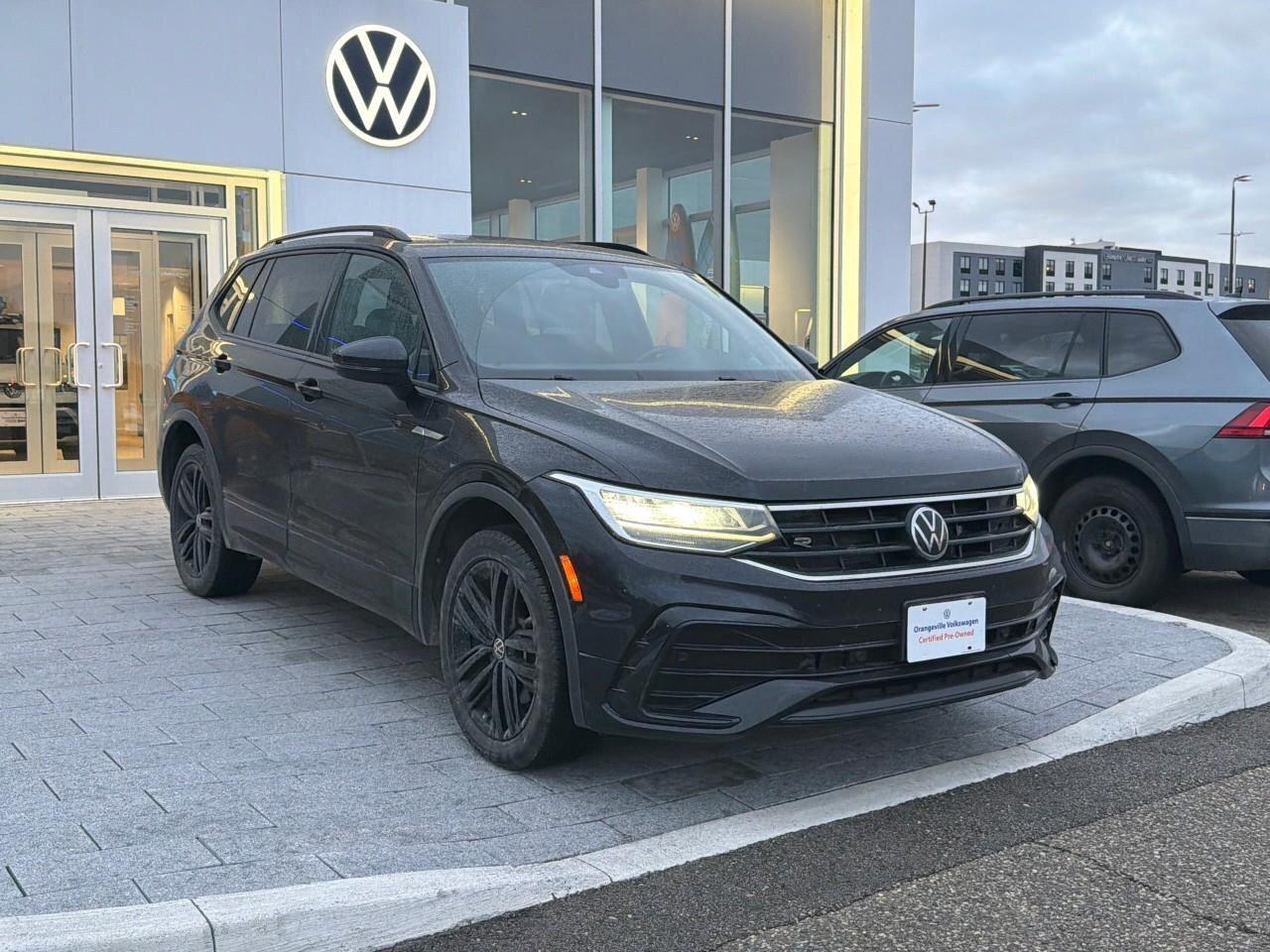 2022 Volkswagen Tiguan Comfortline R-Line Black EditionONE-OWNER, ACCIDEN Photo