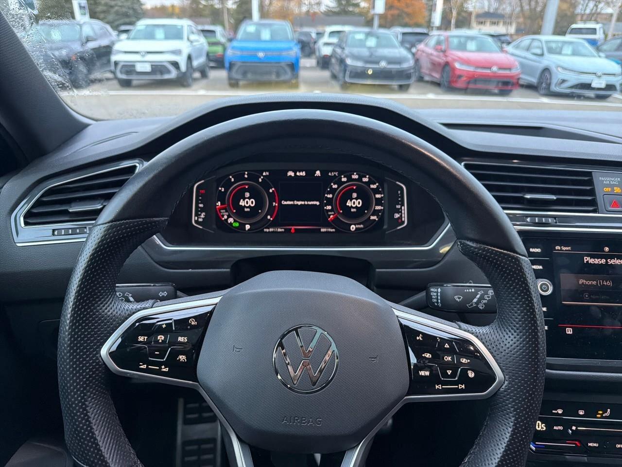 2022 Volkswagen Tiguan Comfortline R-Line Black EditionONE-OWNER, ACCIDEN Photo