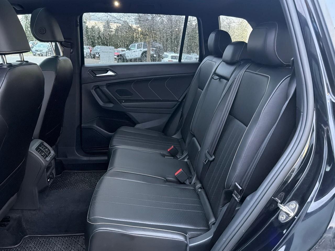 2022 Volkswagen Tiguan Comfortline R-Line Black EditionONE-OWNER, ACCIDEN Photo