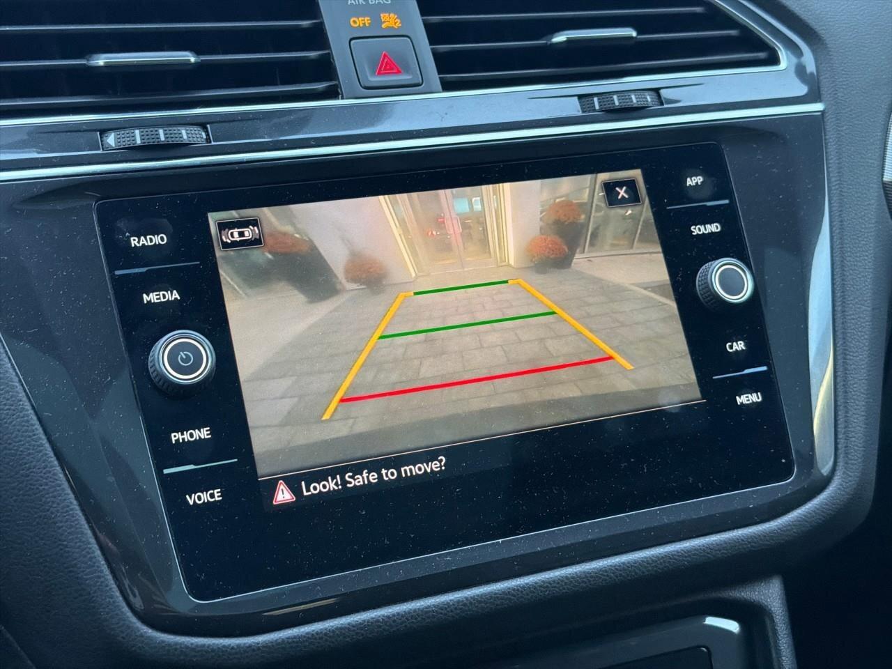 2022 Volkswagen Tiguan Comfortline R-Line Black EditionONE-OWNER, ACCIDEN Photo