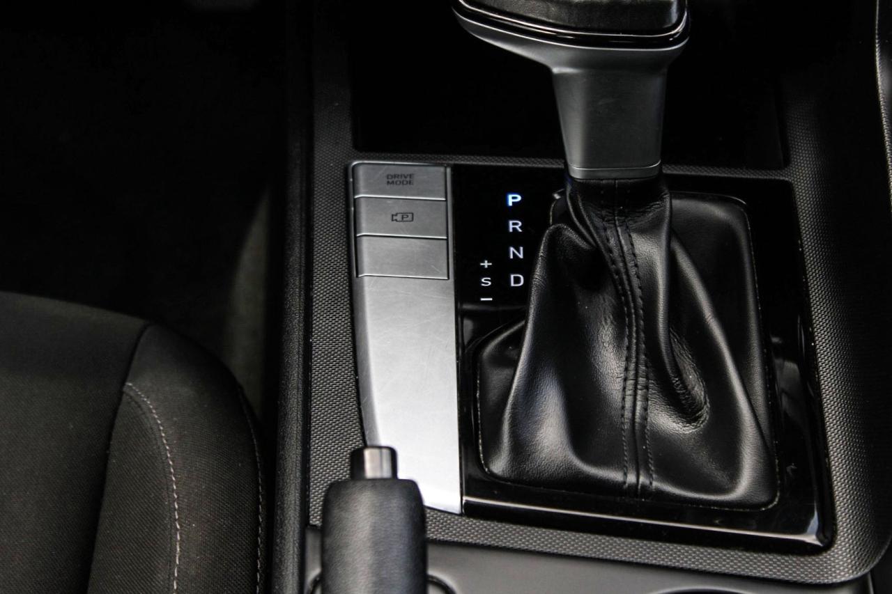 2021 Hyundai Elantra Preferred IVT  BkpCam HtdSeats CruiseCtrl Photo