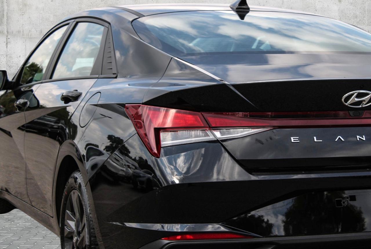 2021 Hyundai Elantra Preferred IVT  BkpCam HtdSeats CruiseCtrl Photo