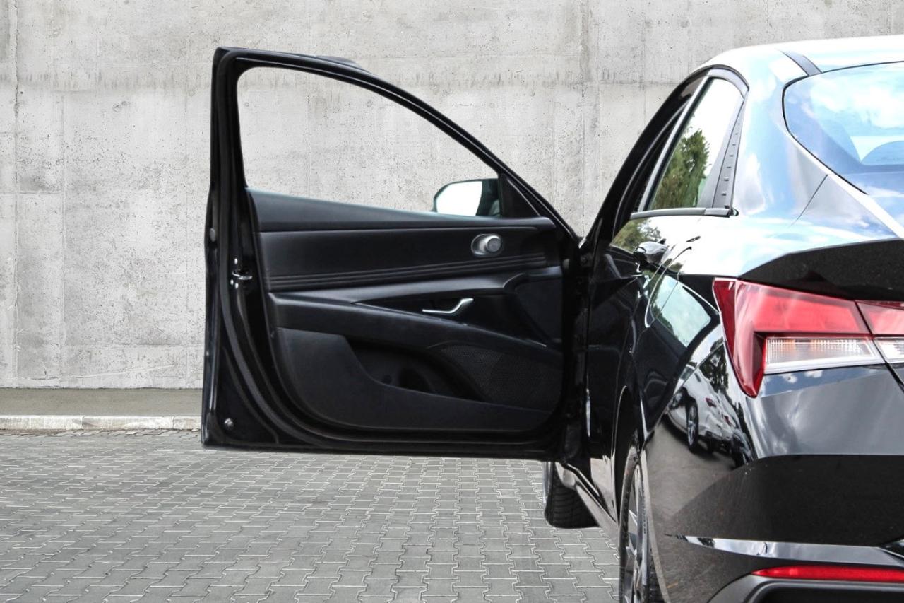 2021 Hyundai Elantra Preferred IVT  BkpCam HtdSeats CruiseCtrl Photo