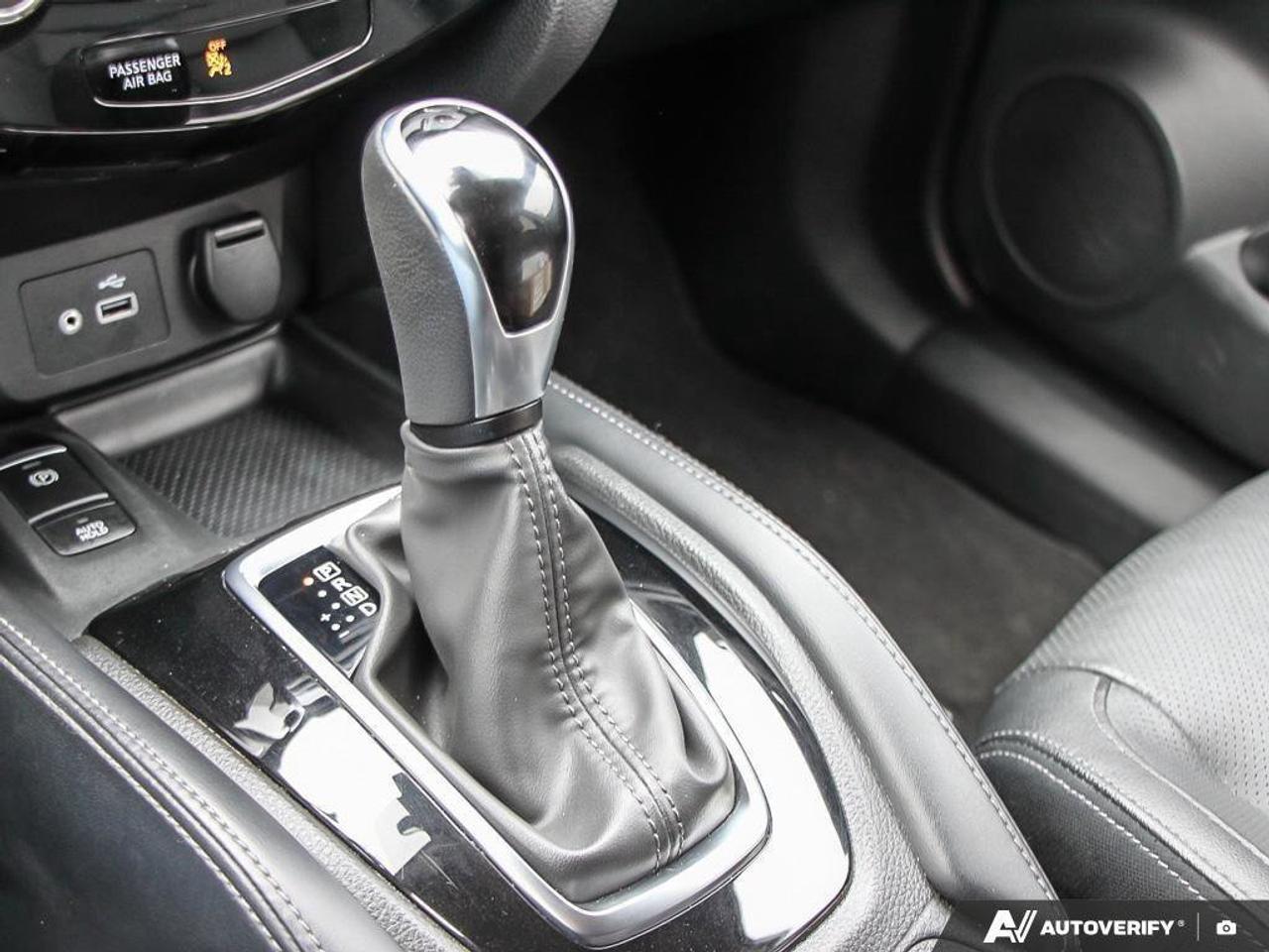 2020 Nissan Rogue SLSL, AWD, NAV, ROOF, HEATED LEATHER, CLEAN CARFAX Photo