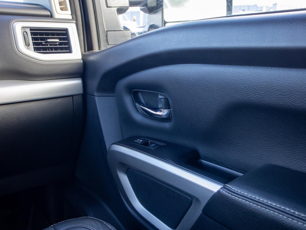 2019 Nissan Titan - 5.6L V8, Tows Up To 9,600 LBS Photo