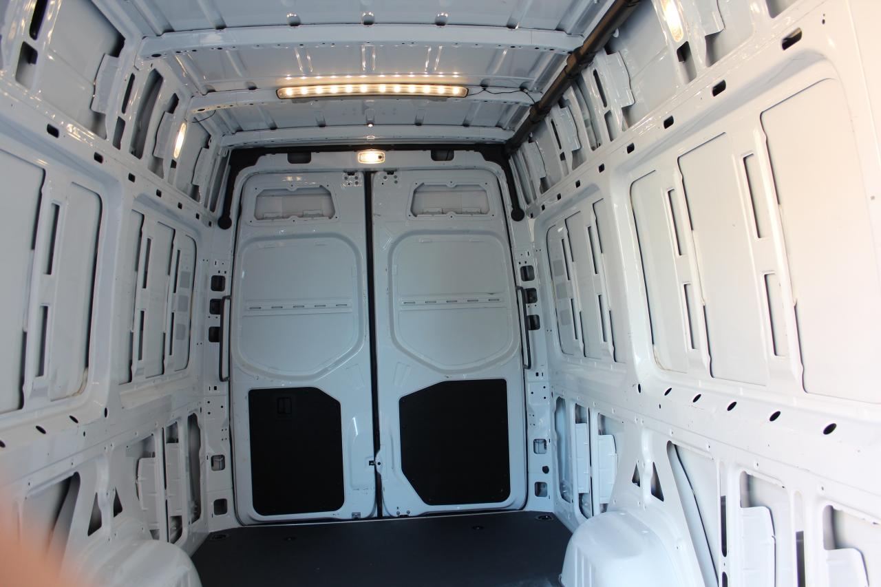 2020 Mercedes-Benz Sprinter Cargo Van 4X4" - 170" FULL SIZE - "3.0L DIIESEL Photo3