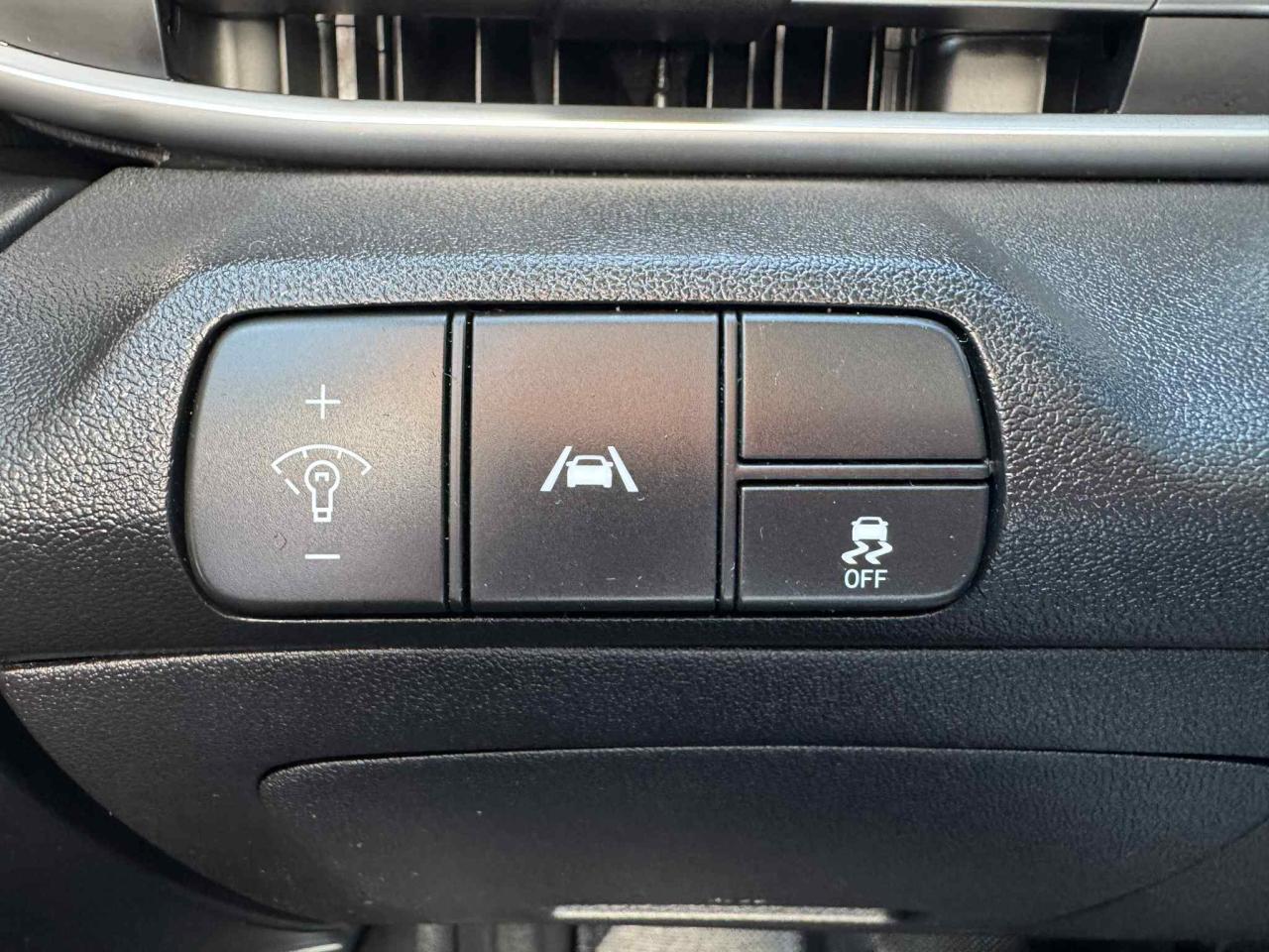 2022 Hyundai Elantra PREFERRED W/ SUN & SOUND PKG Photo