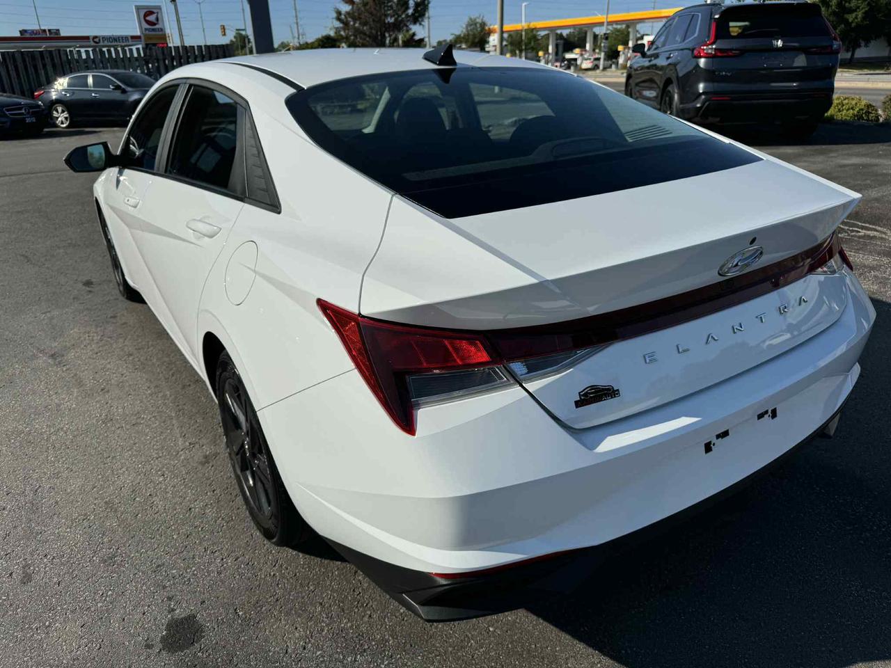 2022 Hyundai Elantra PREFERRED W/ SUN & SOUND PKG Photo2