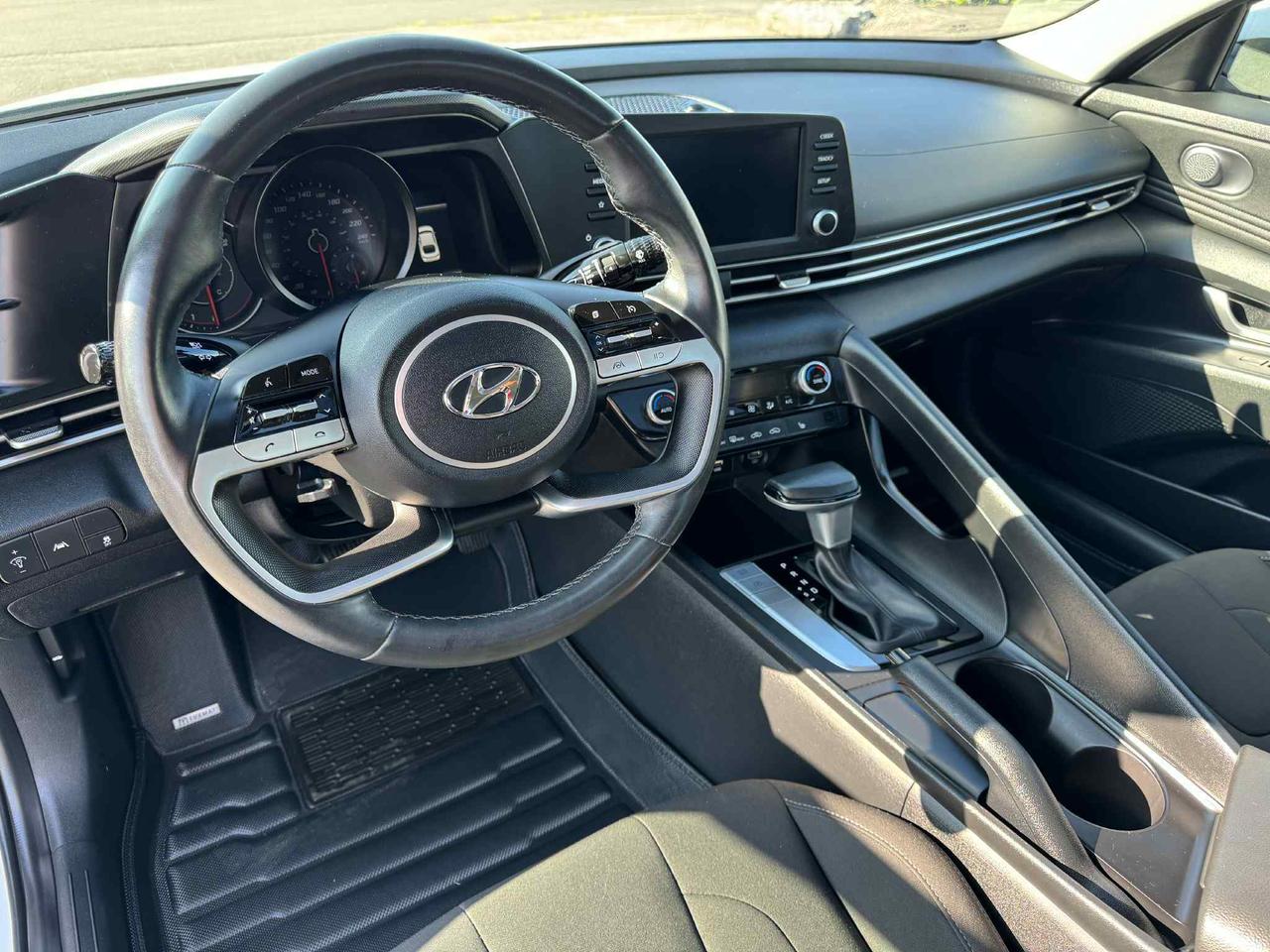 2022 Hyundai Elantra PREFERRED W/ SUN & SOUND PKG Photo