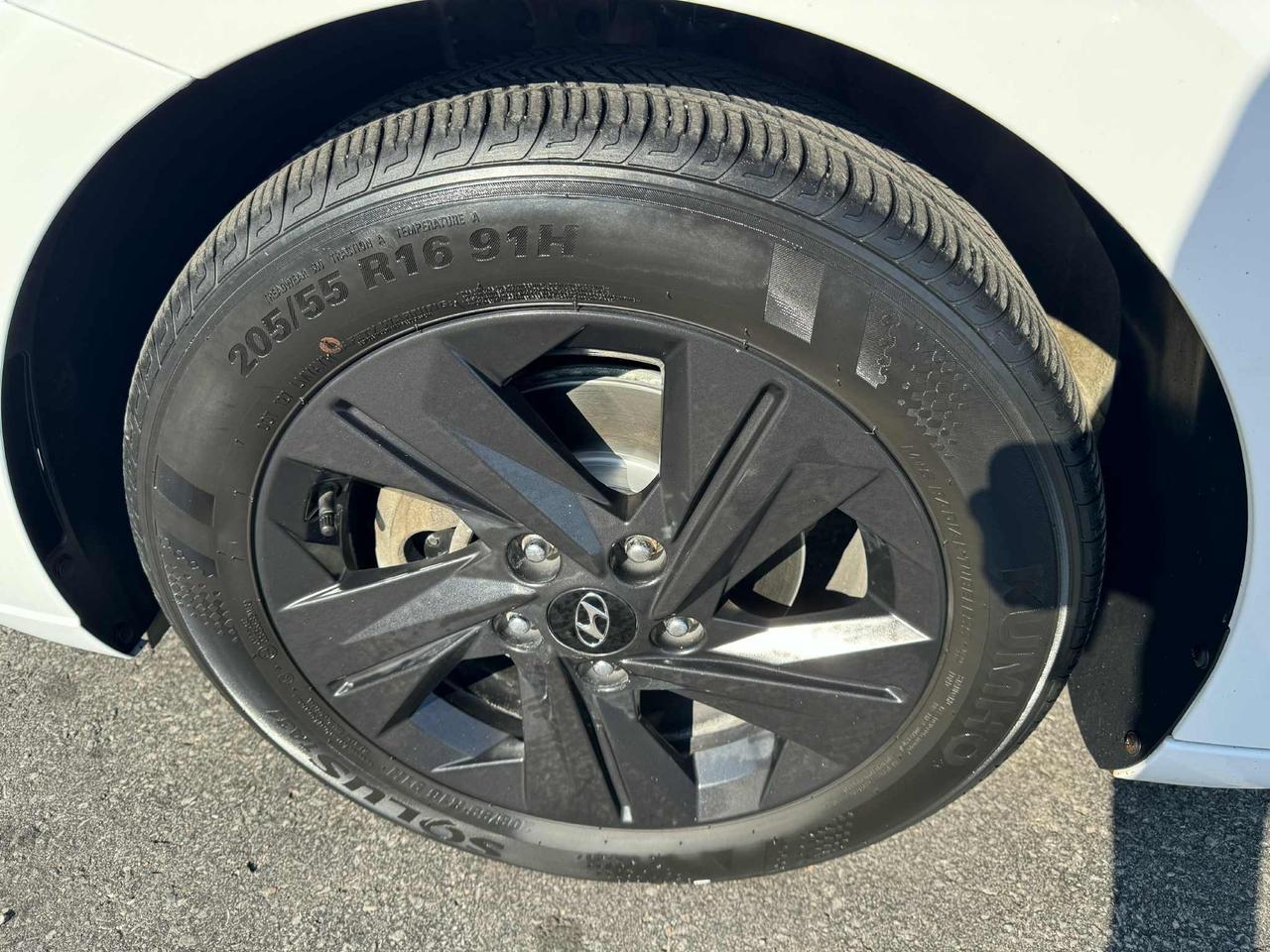 2022 Hyundai Elantra PREFERRED W/ SUN & SOUND PKG Photo