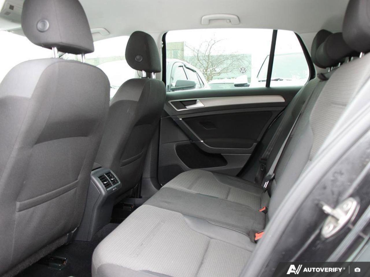 2016 Volkswagen Golf 1.8 TSI TrendlineAS-TRADED, HTD SEATS, BACKUP CAM, Photo