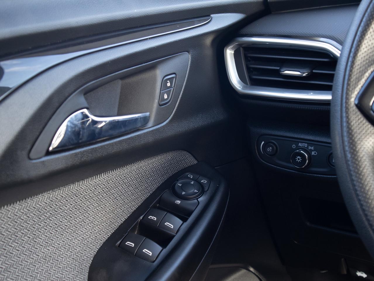 2023 Chevrolet TrailBlazer LT -  7 Inch Touchscreen, Power Seats Photo