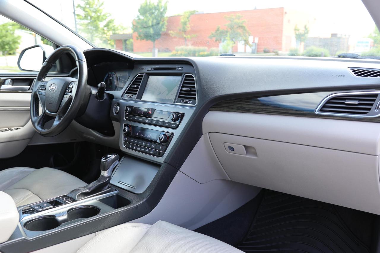 2017 Hyundai Sonata ULTIMATE/NAV/LEATHER/B CAM/CARPLAY/PUSH START/BLIS Photo