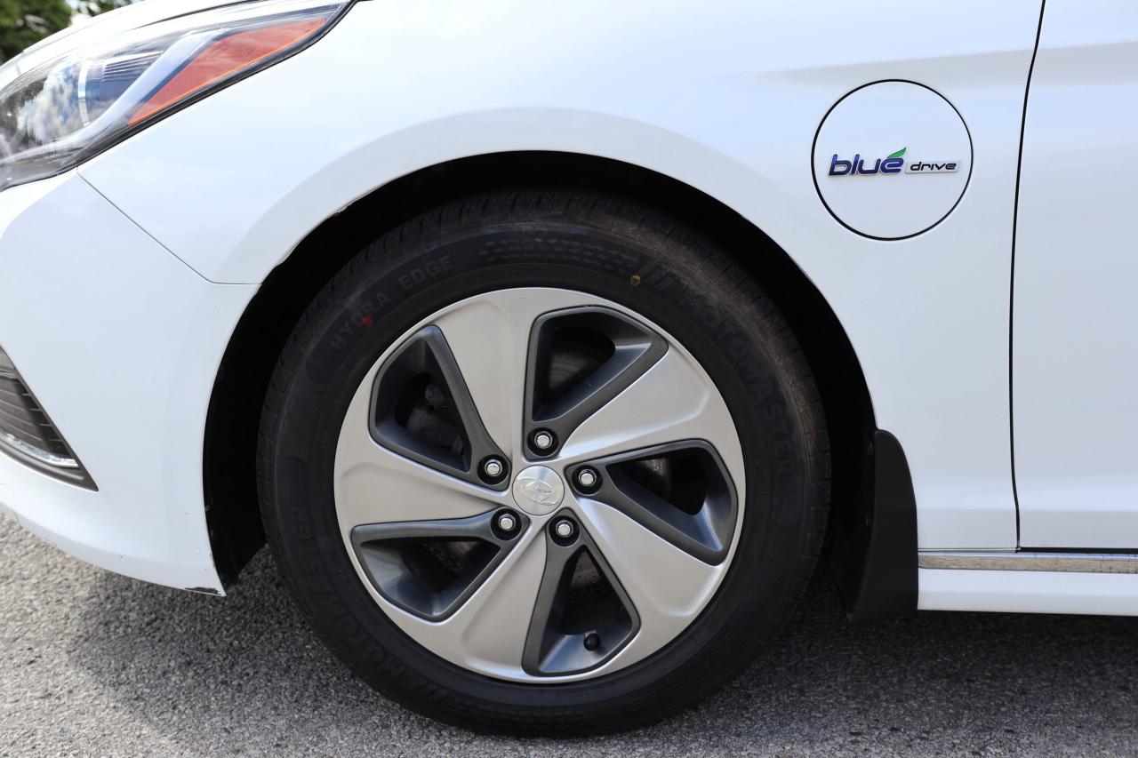 2017 Hyundai Sonata ULTIMATE/NAV/LEATHER/B CAM/CARPLAY/PUSH START/BLIS Photo