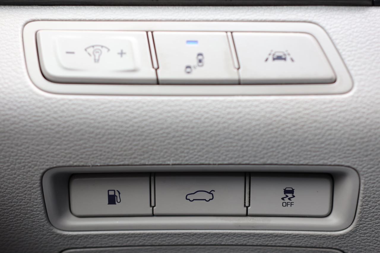 2017 Hyundai Sonata ULTIMATE/NAV/LEATHER/B CAM/CARPLAY/PUSH START/BLIS Photo