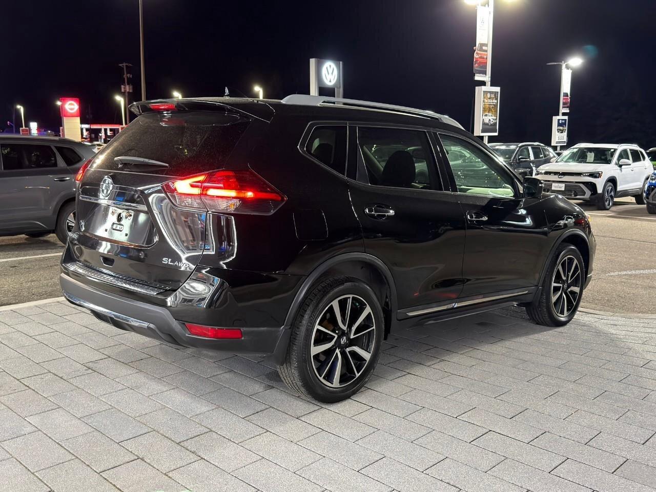 2017 Nissan Rogue SL PlatinumCERTIFIED AS-TRADED, AWD, SUNROOF, NAVI Photo