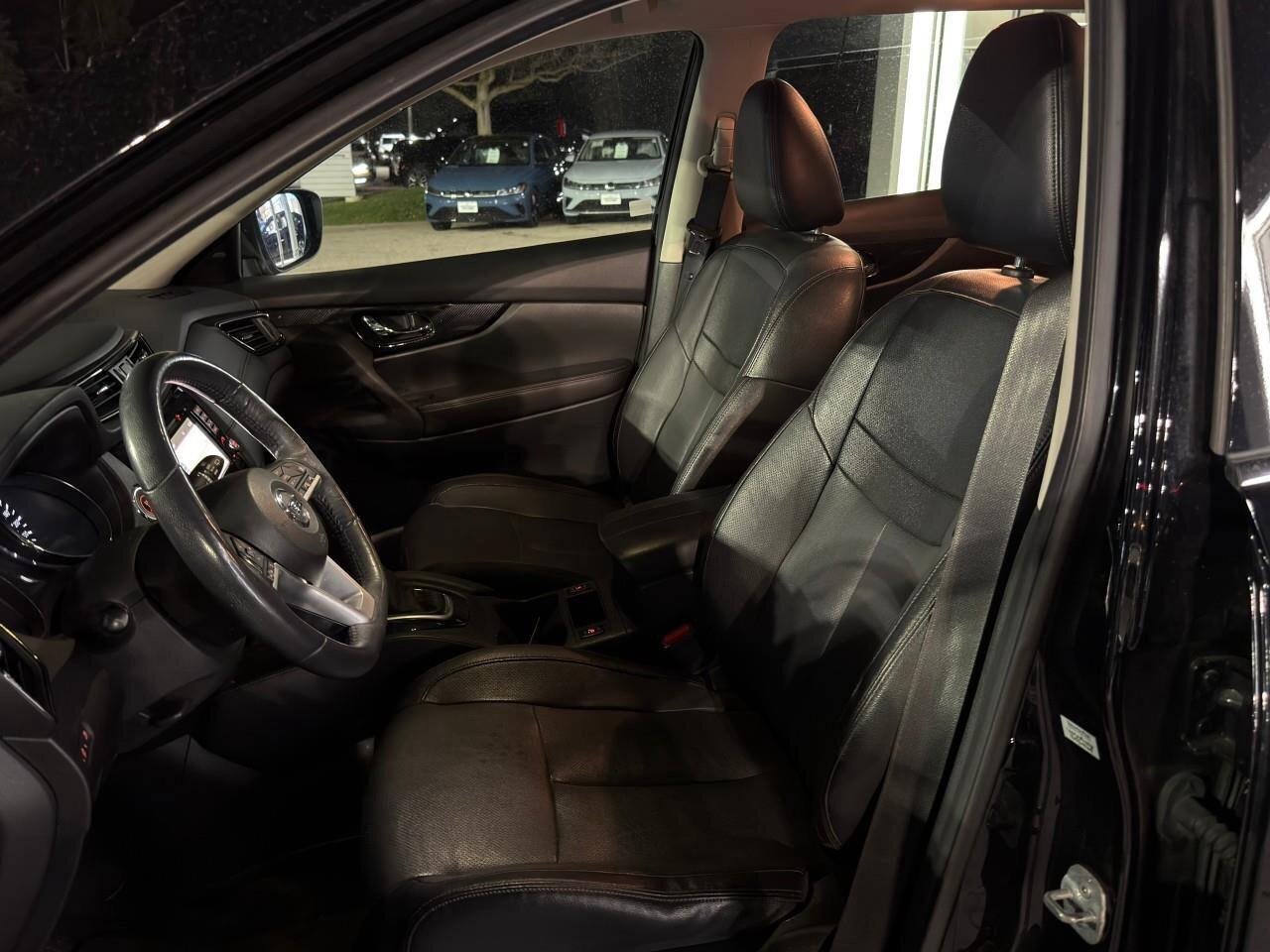 2017 Nissan Rogue SL PlatinumCERTIFIED AS-TRADED, AWD, SUNROOF, NAVI Photo