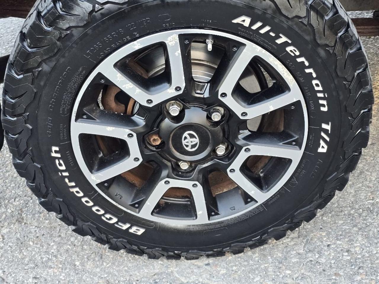 2015 Toyota Tundra SR 5.7L V8 4x4 Double Cab 6.6 ft. box 145.7 in. WB Photo