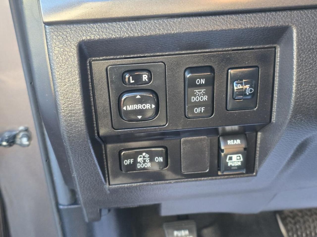 2015 Toyota Tundra SR 5.7L V8 4x4 Double Cab 6.6 ft. box 145.7 in. WB Photo