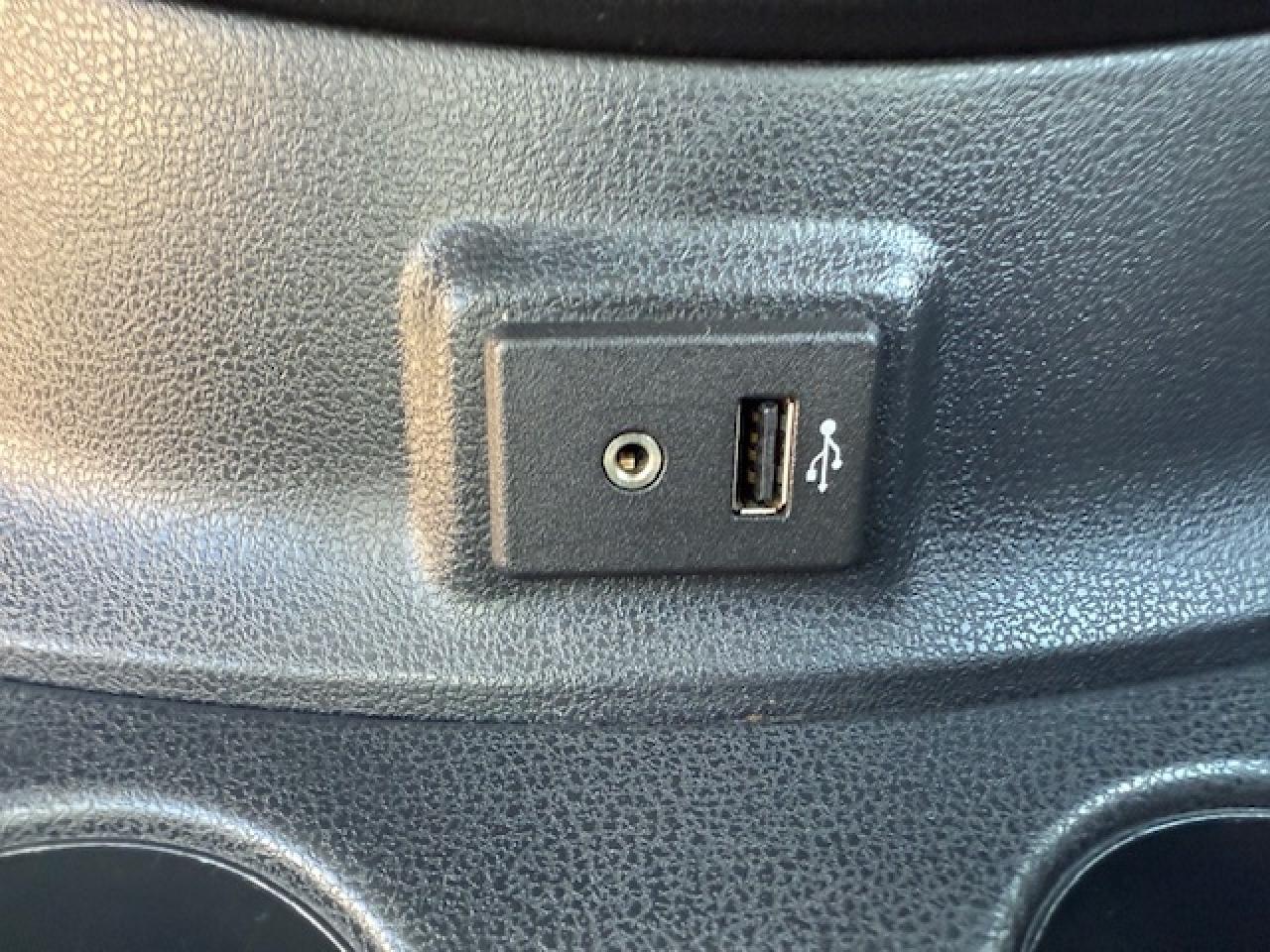 2017 Nissan Versa Note 1.6 SV, H/B, AUTO, BACK UP CAM, HEATED SEATS, XM Photo