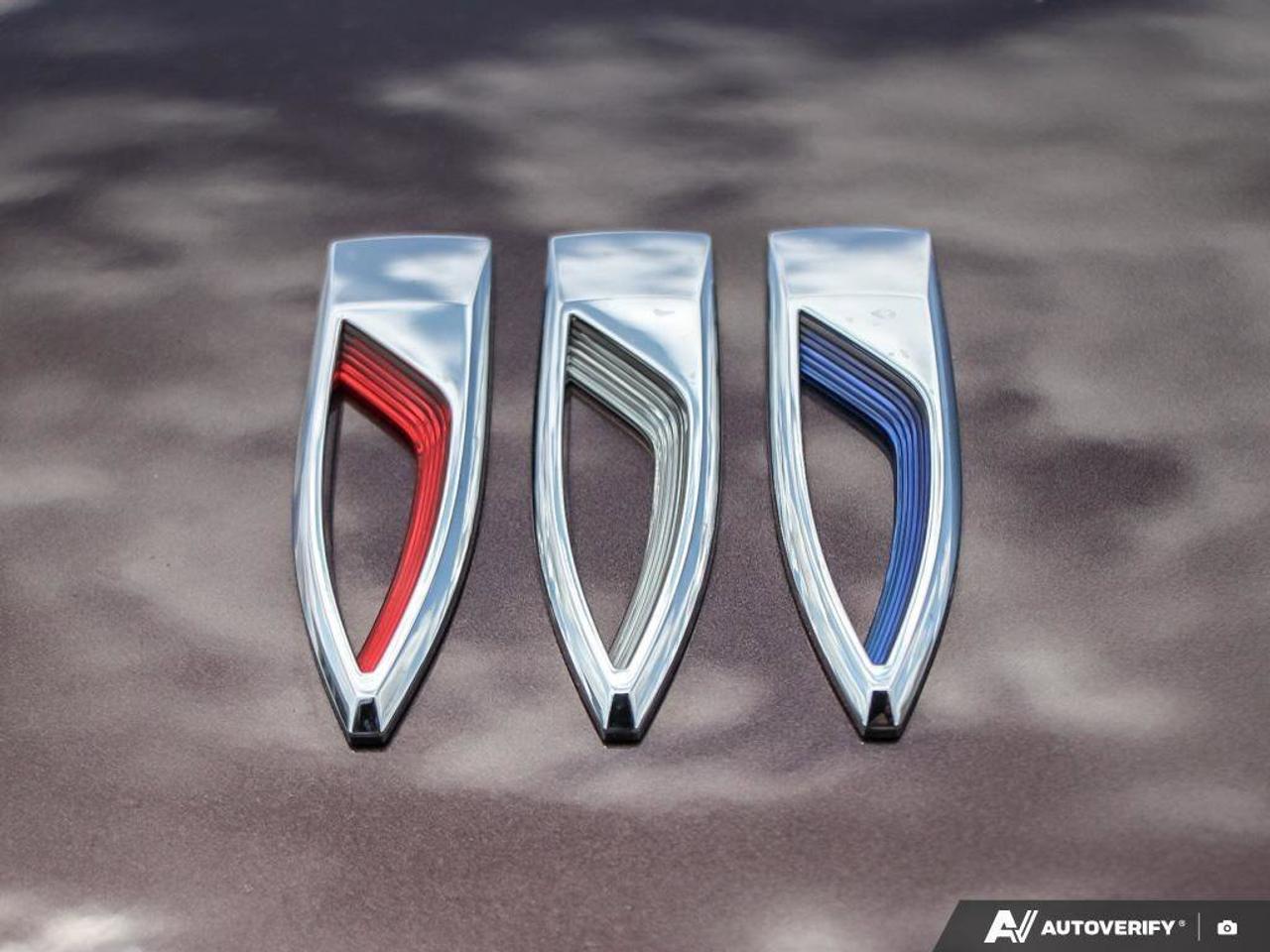 2025 Buick Enclave AvenirAVENIR, AWD, 2.5T, NAV, ROOF, COMPANY CAR! Photo