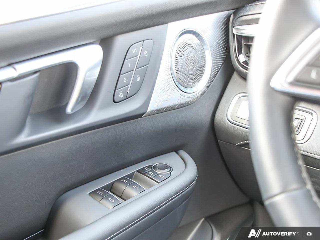 2025 Buick Enclave AvenirAVENIR, AWD, 2.5T, NAV, ROOF, COMPANY CAR! Photo