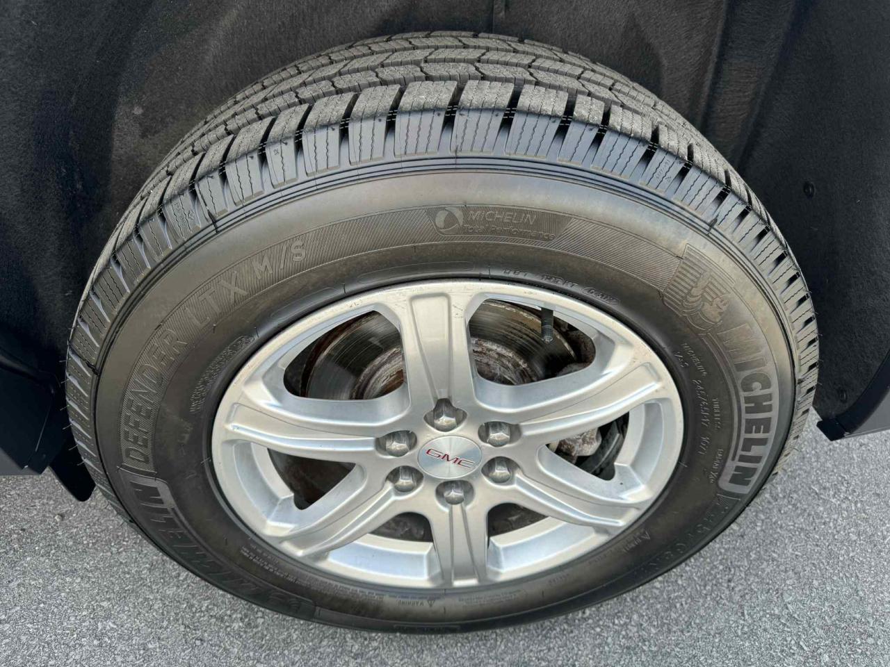 2019 GMC Acadia AWD 8 SEATER Photo