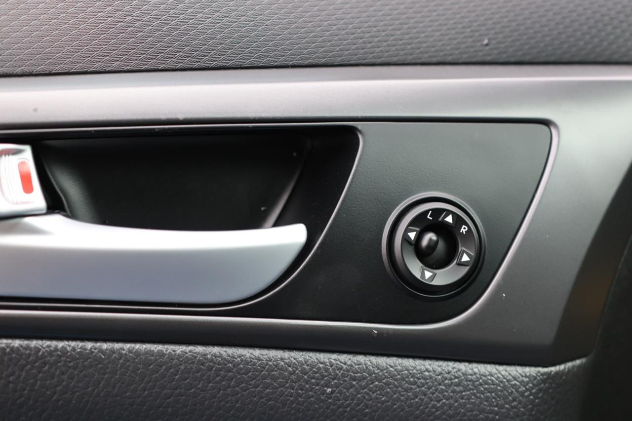 2016 Hyundai Veloster RALLY EDITION-COUPE-6S MANUAL/LEATHER/BACK UP CAM/ Photo