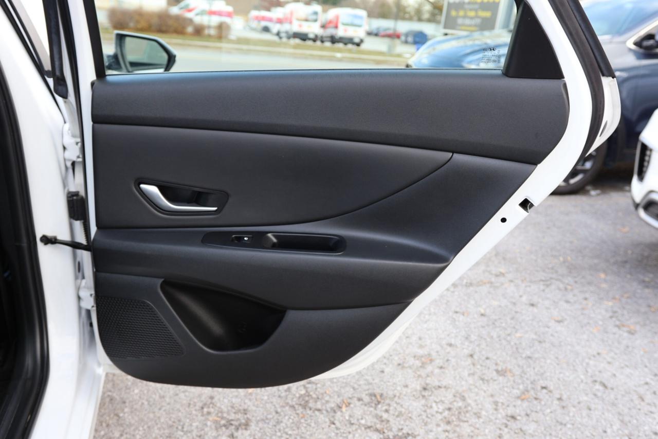 2021 Hyundai Elantra PREFERRED PKG/B CAM/CARPLAY/BLIS/LANE ASSIST/KEYLE Photo